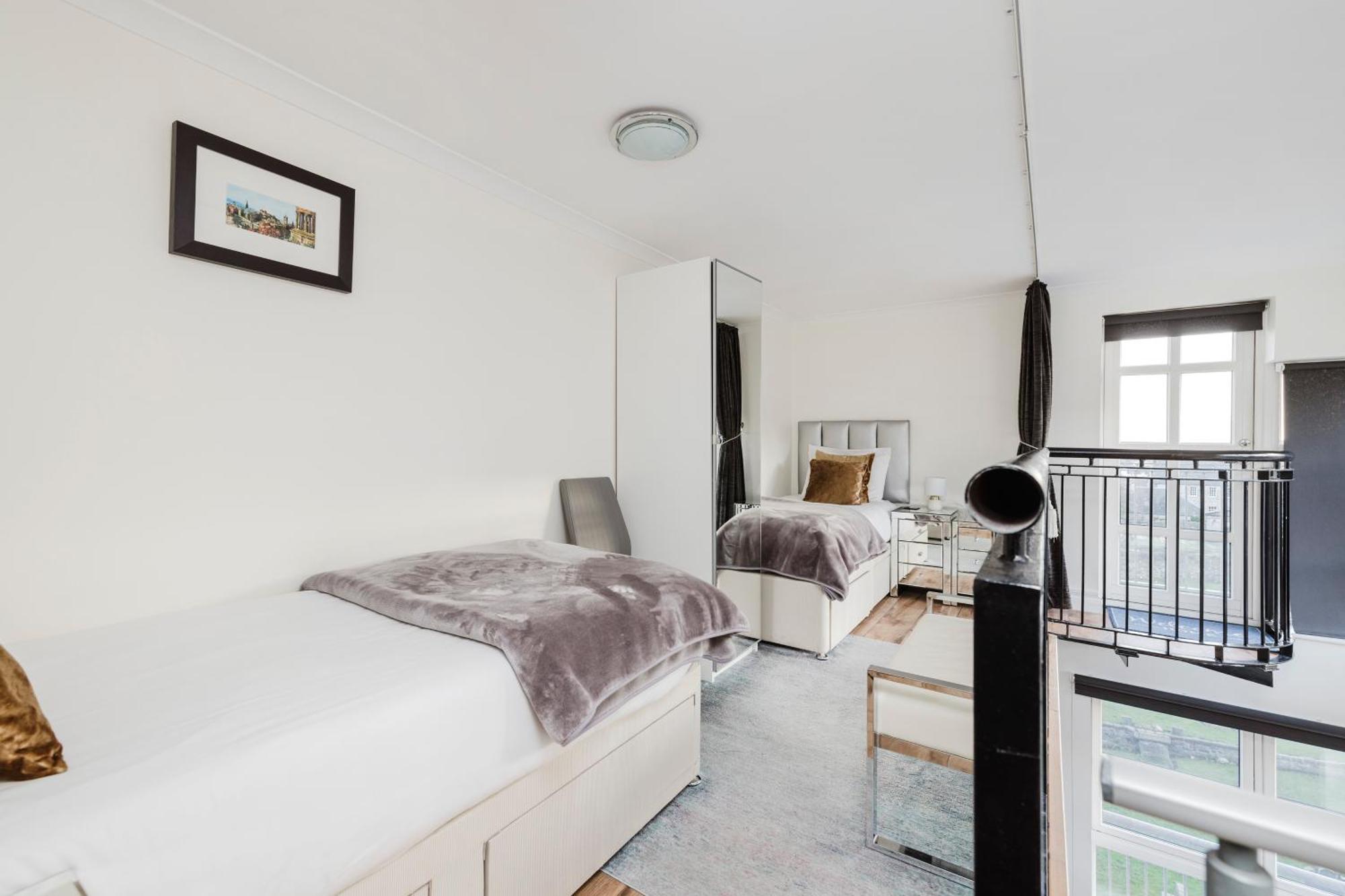 Joivy Stylish Apartment With Balcony In Old Town エディンバラ エクステリア 写真