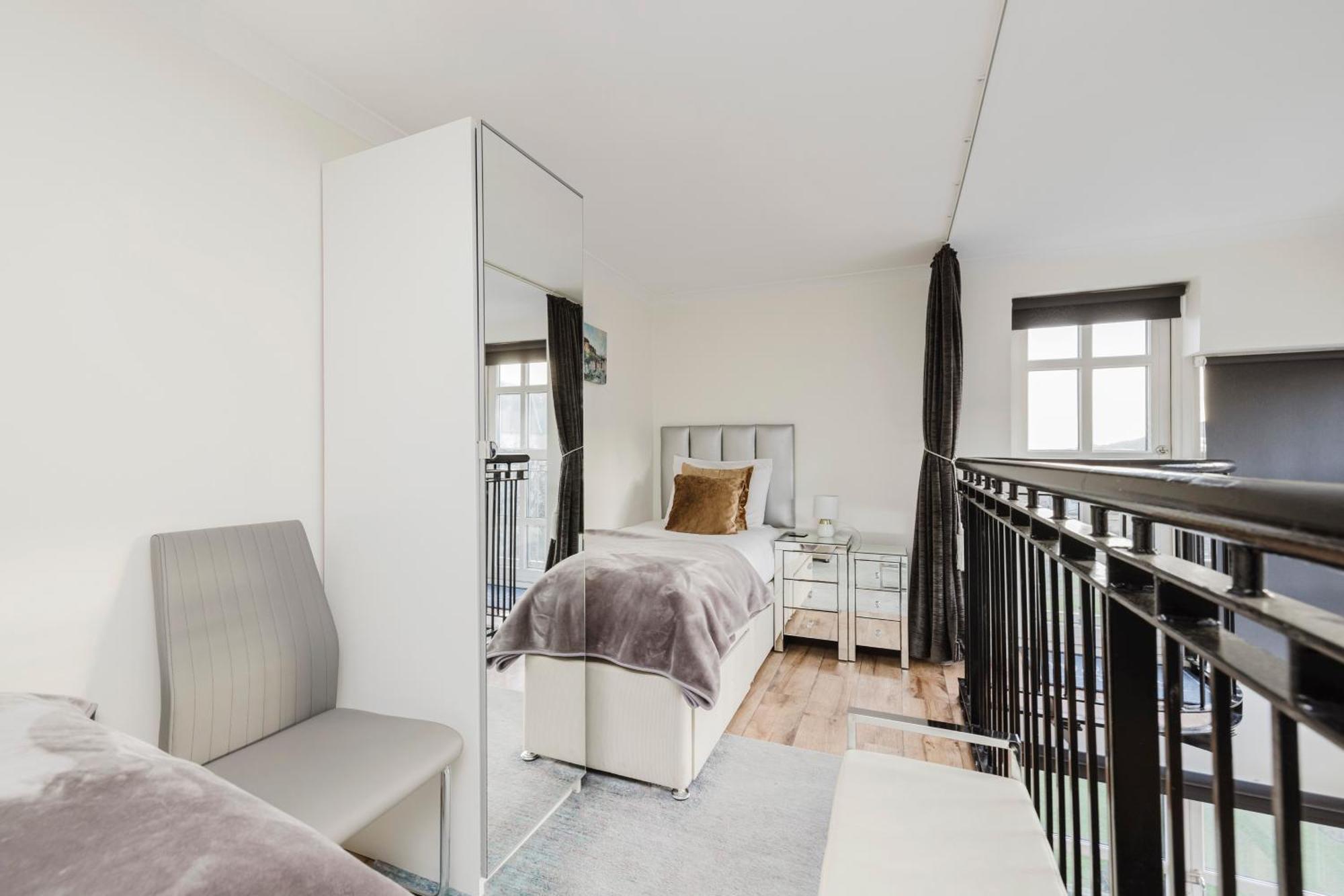 Joivy Stylish Apartment With Balcony In Old Town エディンバラ エクステリア 写真